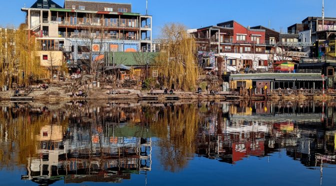 Festival am Spreeufer gegenüber: Der Holzmarkt feiert 10 Jahre