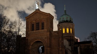 Am Engelbecken die Michaelkirche
