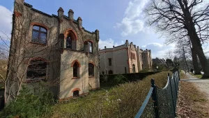 Die Burgenvillen ähneln sich - sind aber doch alle individuell gebaut.