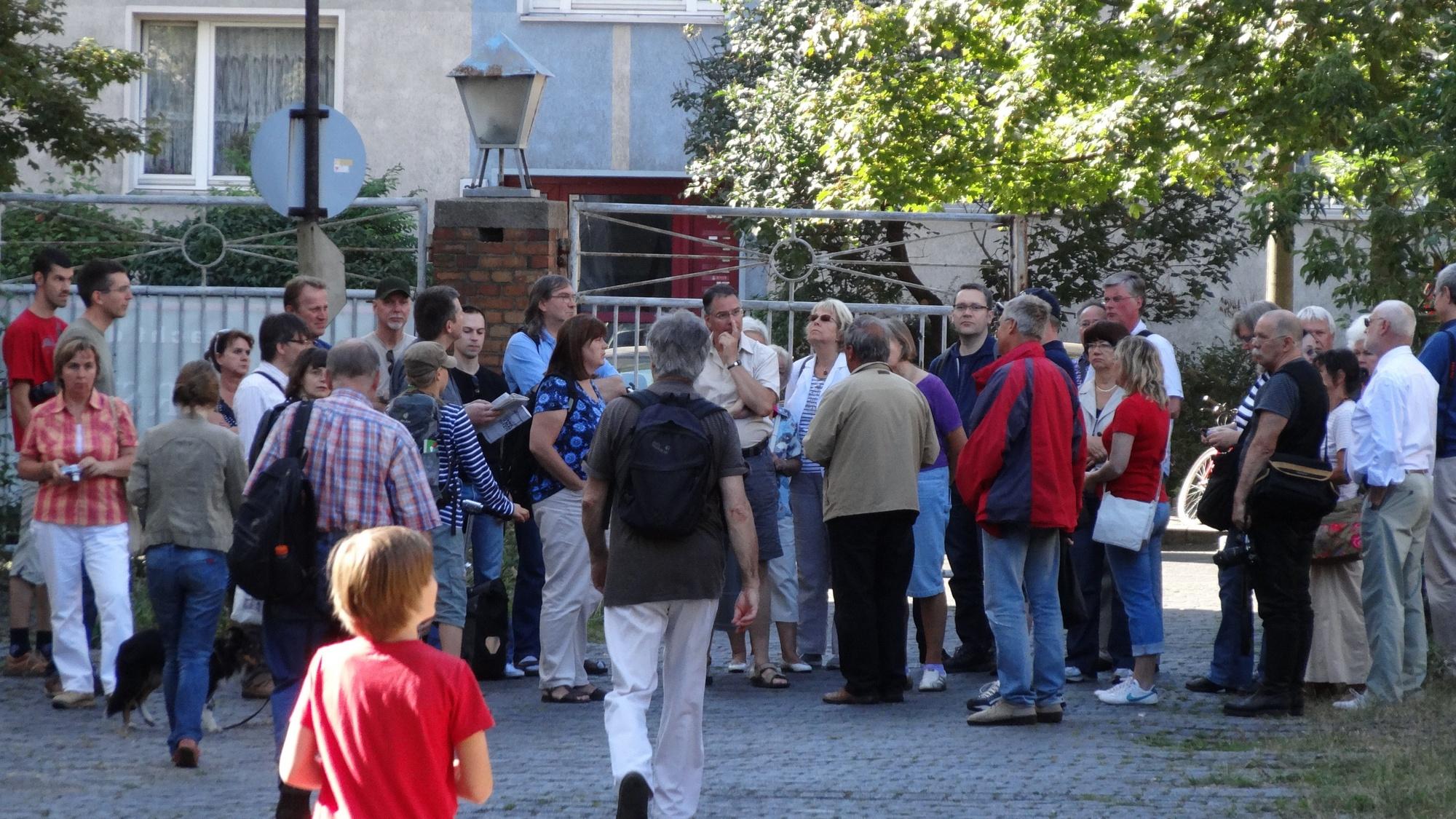 Volker Hobrack von unserer Betroffenenvertretung begrüßt die Besucher