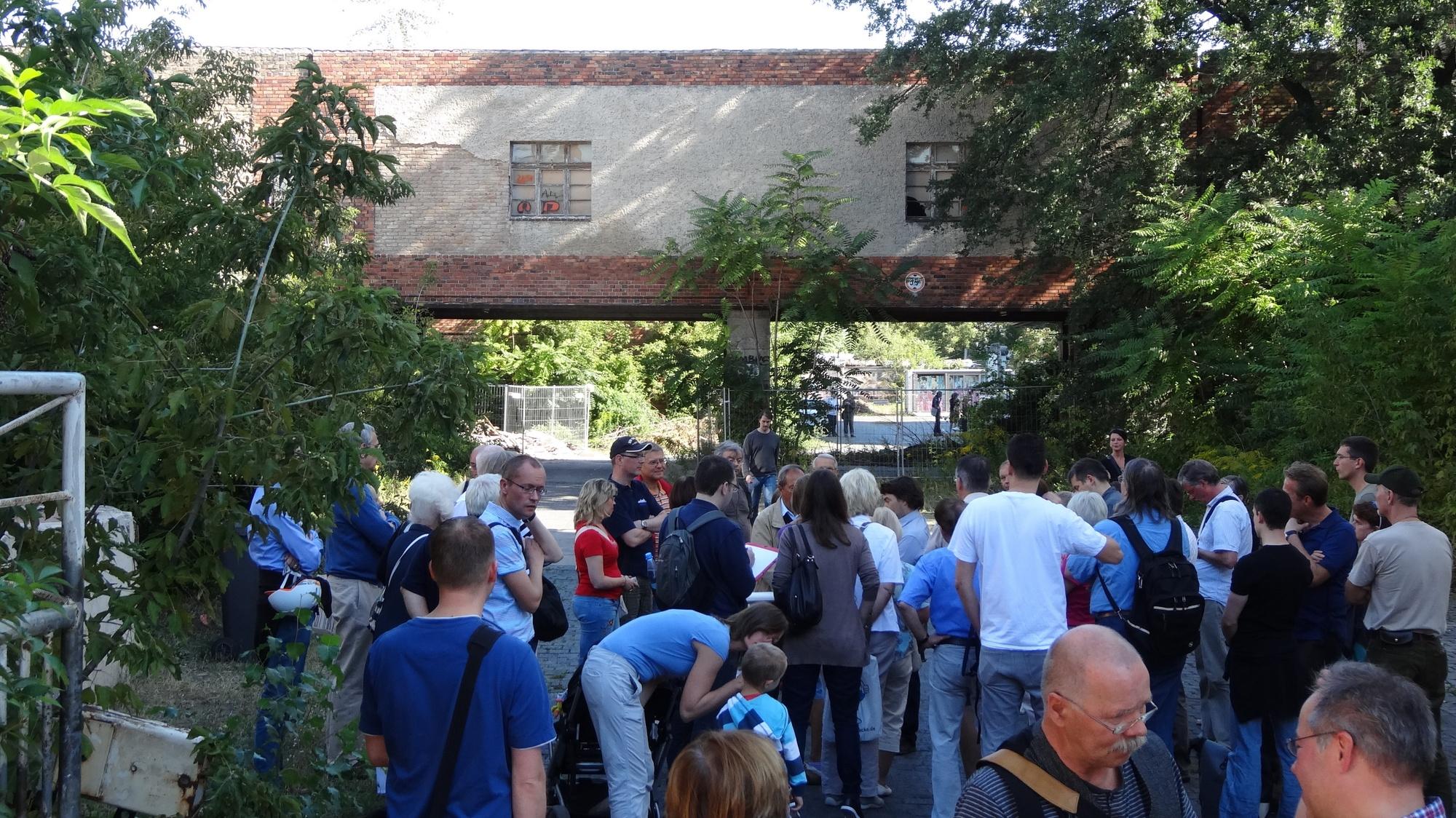 Große Neugier - großes Interesse der Nachbarschaft