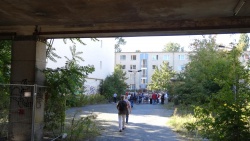 Besucher des Denkmaltages versammeln sich am Eingang