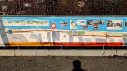 4 Info-Transparent am "Balkon" mit Spreeblick