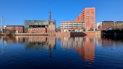 18 7 Blick über die spiegelnde Spree Richtung Radialsystem V