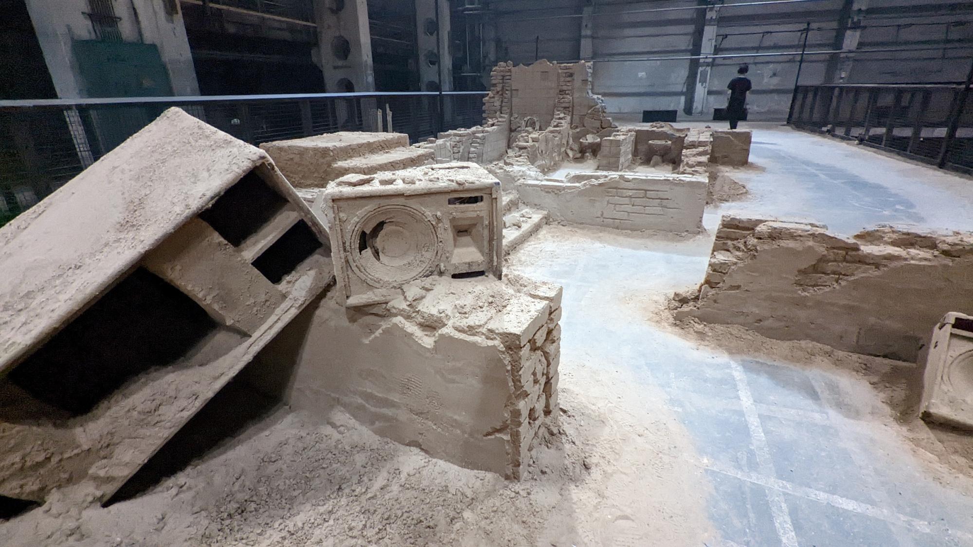 19 Nachbau des TRESOR mit Sand