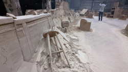 18 Nachbau des TRESOR mit Sand